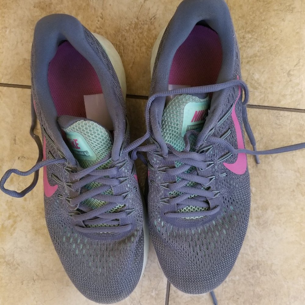 Nike Tennis Shoes